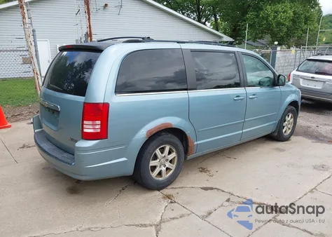 2008 Chrysler Town & Country Touring z USA, uszkodzony, nr VIN 2A8HR54P18R768285